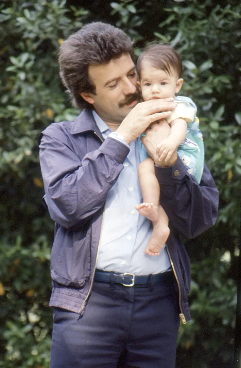 Manuel Campo con su hija.