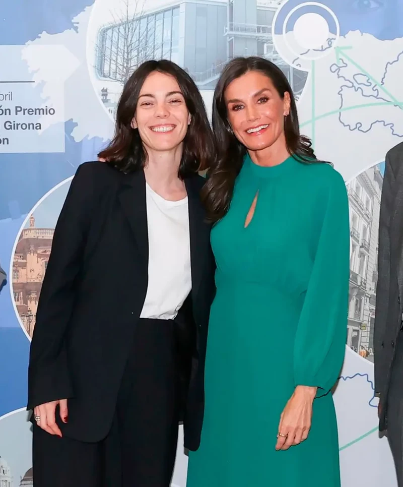 La Reina con la actriz Vicky Luengo, ganadora del premio Arte 2024 de la Fundación Princesa de Girona.