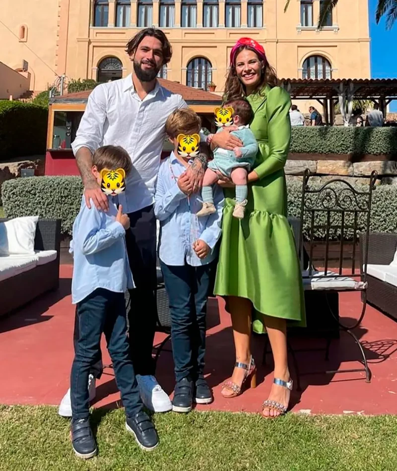 Jota Peleteiro con su ex Jessica Bueno y sus hijos.