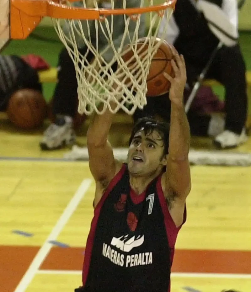 Ion Aramendi jugador de baloncesto en la Liga Española de Baloncesto Aficionado.