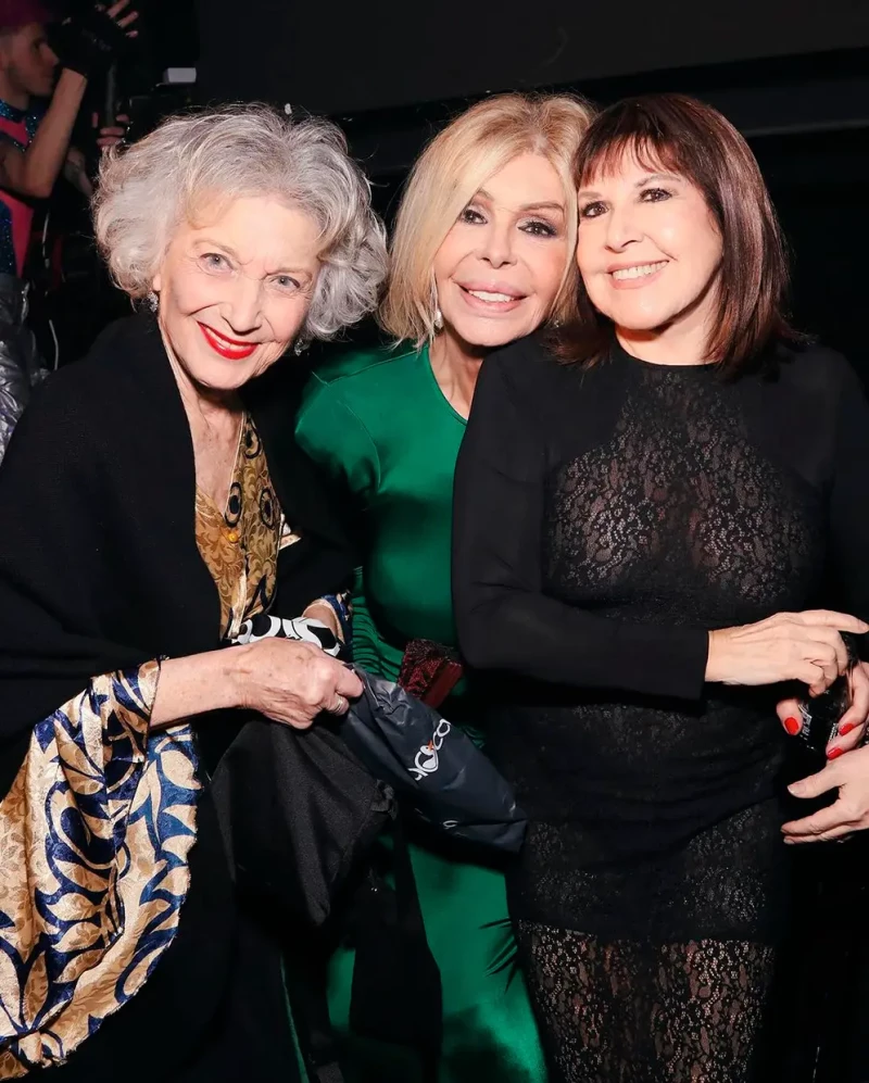 Bibiana Fernández en su fiesta de cumpleaños con Marisa Paredes y Loles León