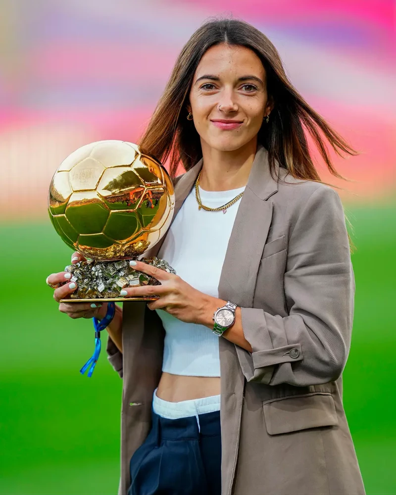 Aitana Bonmati con su Balón de Oro.