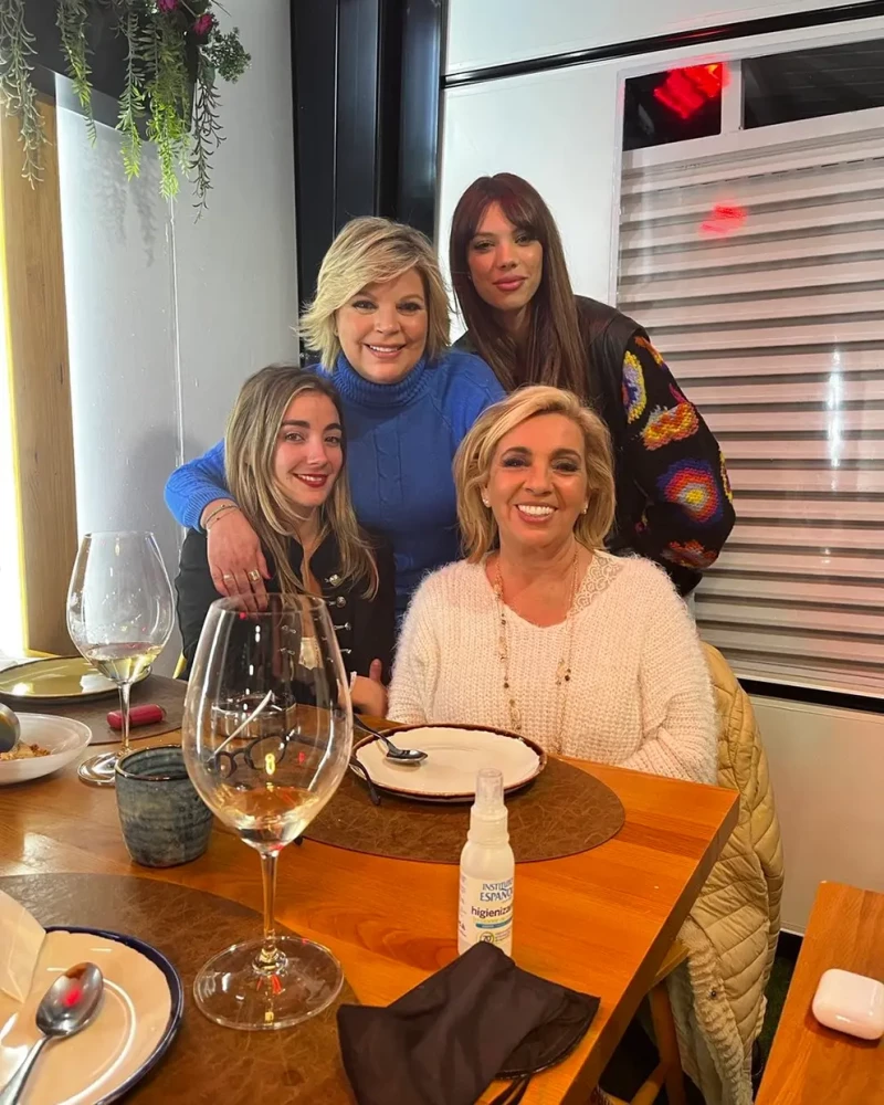 Carmen Borrego con Terelu Campos, Alejandra Rubio y su hija.