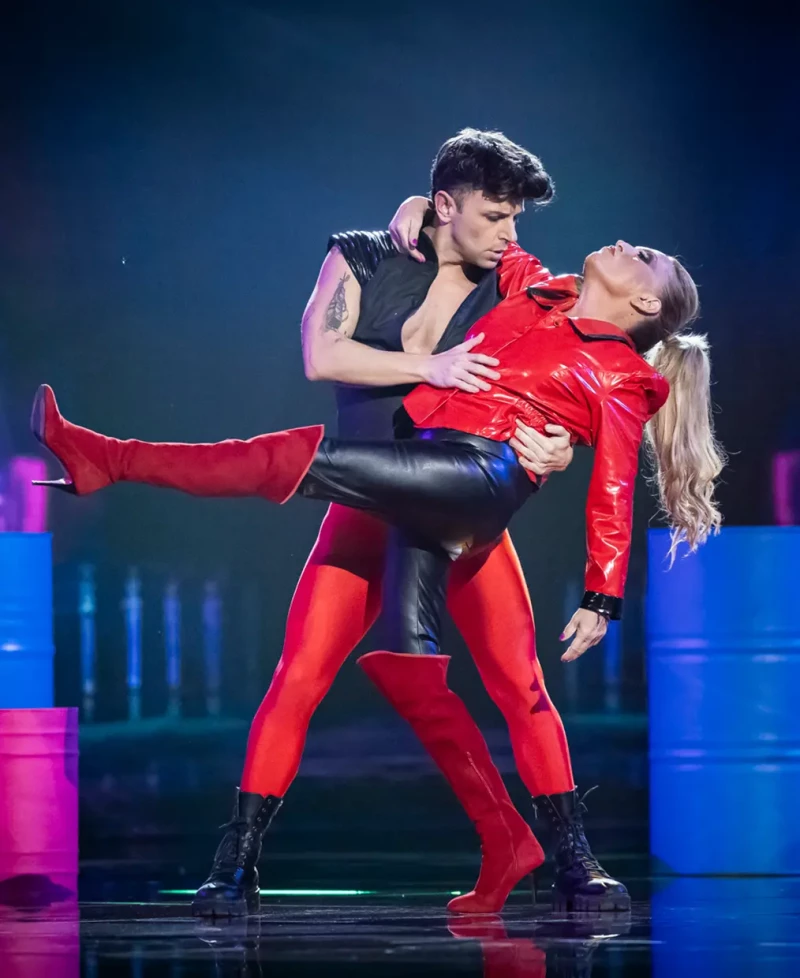 Lydia Lozano bailando en 'Baila como puedas'.