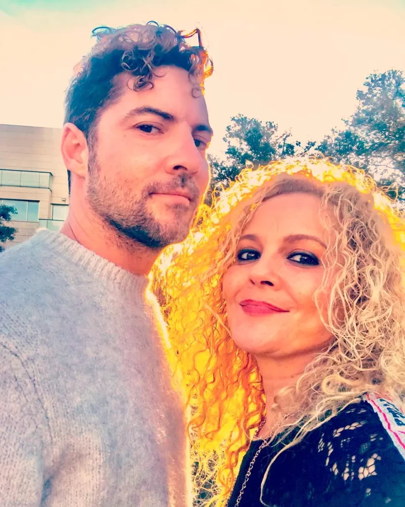 David Bisbal con su hermana.