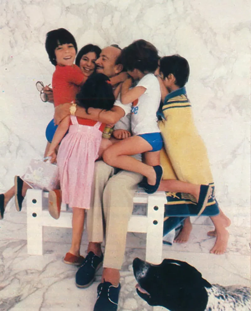Papuchi con algunos de sus hijos.