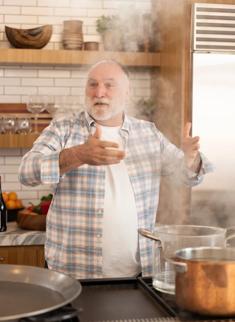 José Andrés en un programa de cocina.