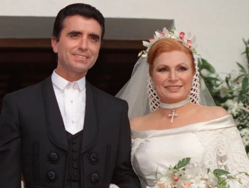 Ortega Gano y Rocío Jurado, el día de su multitudinaria boda.