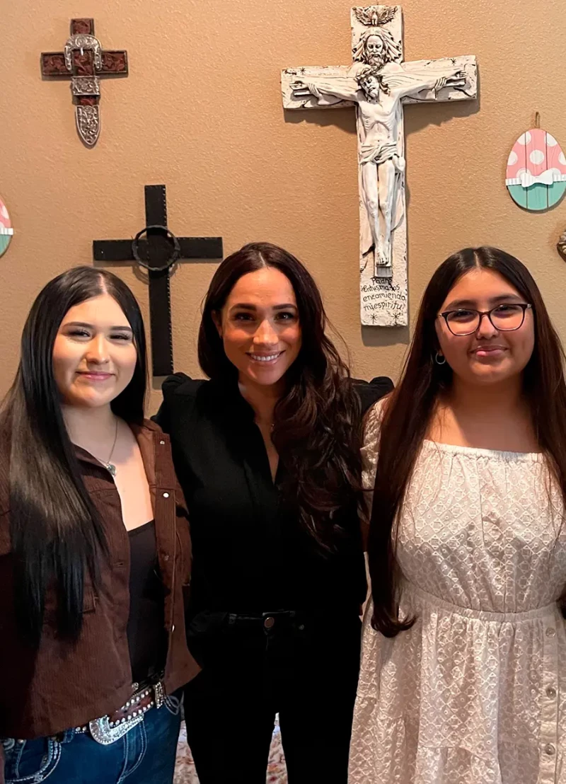 Meghan con las hijas de Irma.