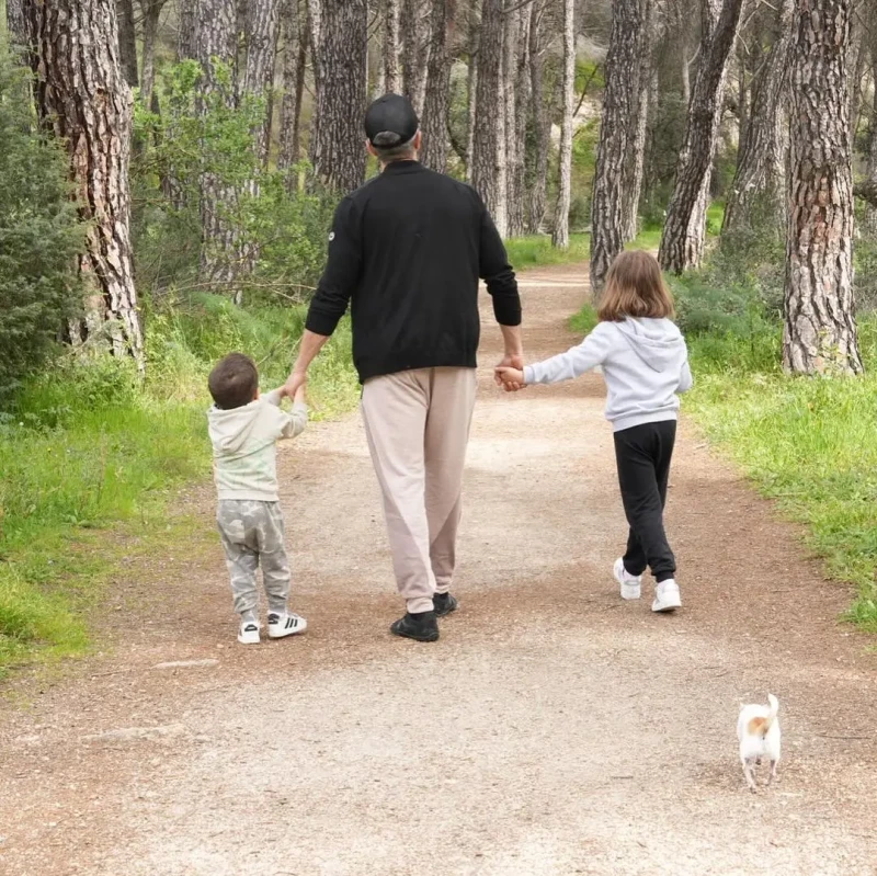 roberto leal con sus dos hijos