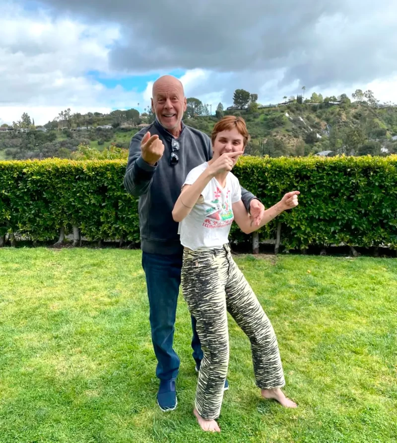 Bruce Willis bailando con su hija.