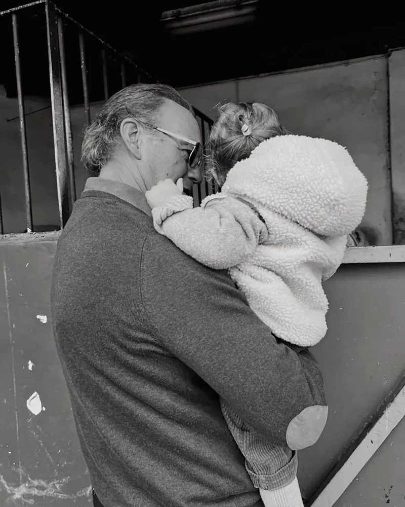 Bertín Osborne con su nieta.