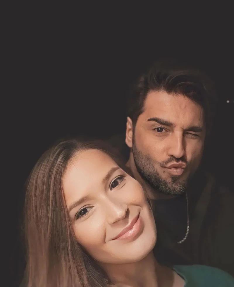 Yana Olina y Davis Bustamante selfie