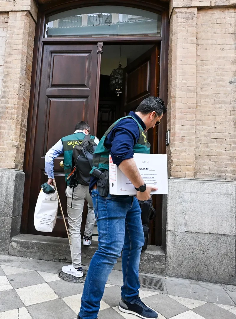 El registro de la casa de Luis Rubiales por la Guardia Civil de Granada.