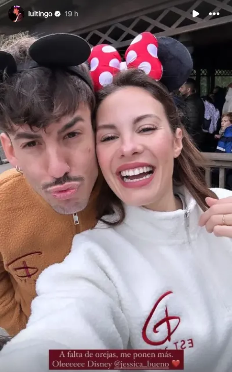 Jessica Bueno y Luitingo, muy felices en Disney con los hijos de ella.