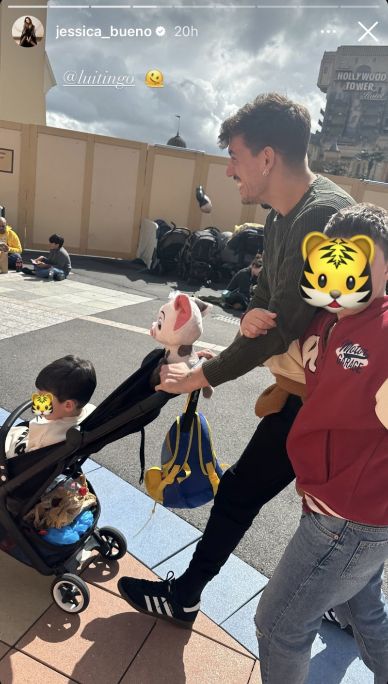 Luitingo con los hijos de Jessica Bueno en Disneyland