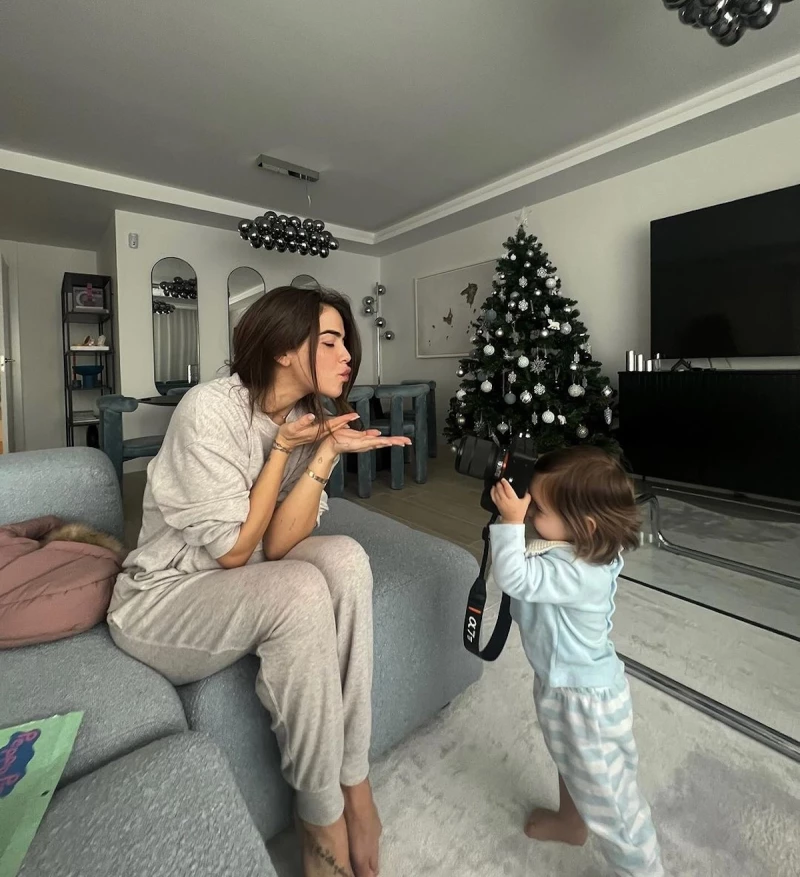 Violeta Mangriñán se muestra divertida en redes junto a su hija