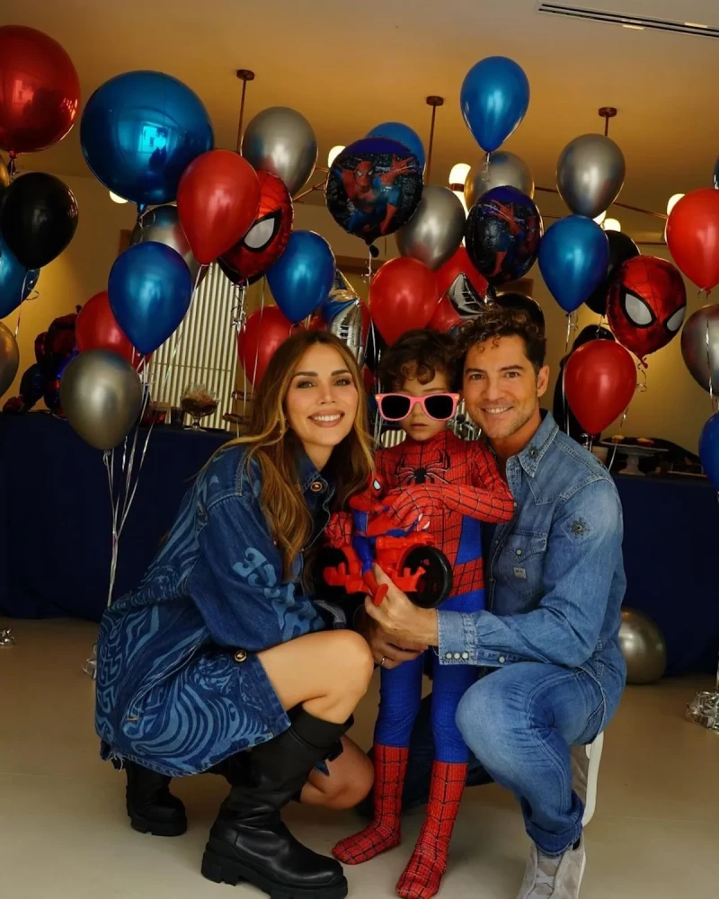 David Bisbal y Rosanna Zanetti posan para redes en el cumple de su hijo