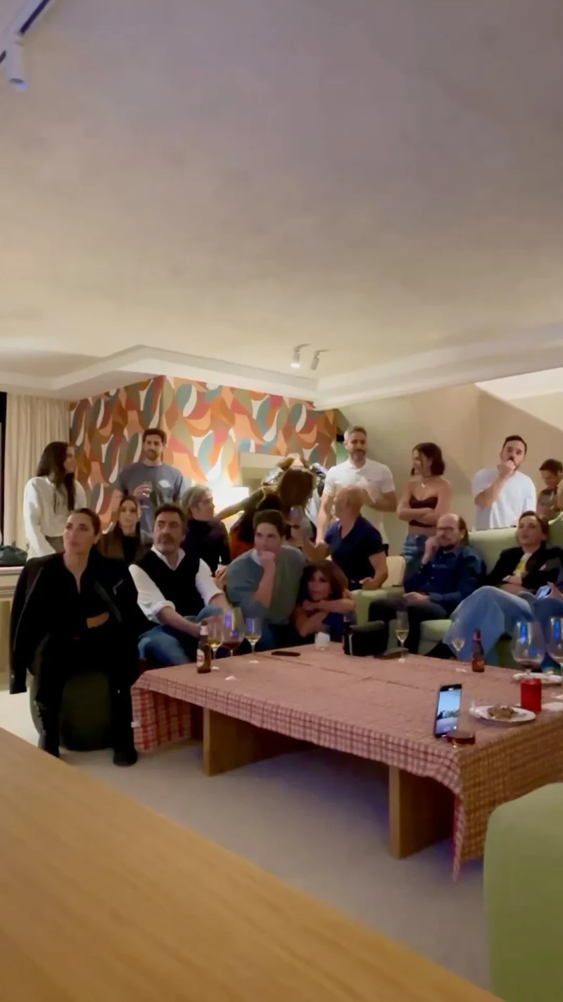 Todo el equipo de El Desafío viendo la final