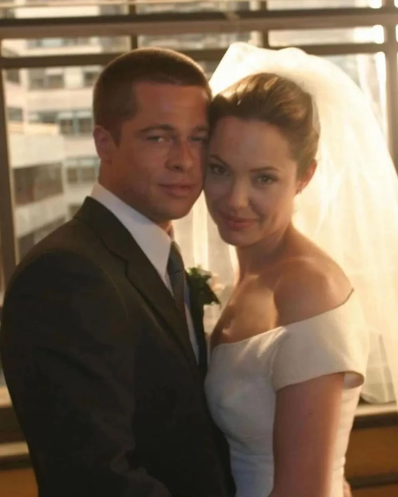 Brad Pitt sube a redes fotos con Angelina Jolie