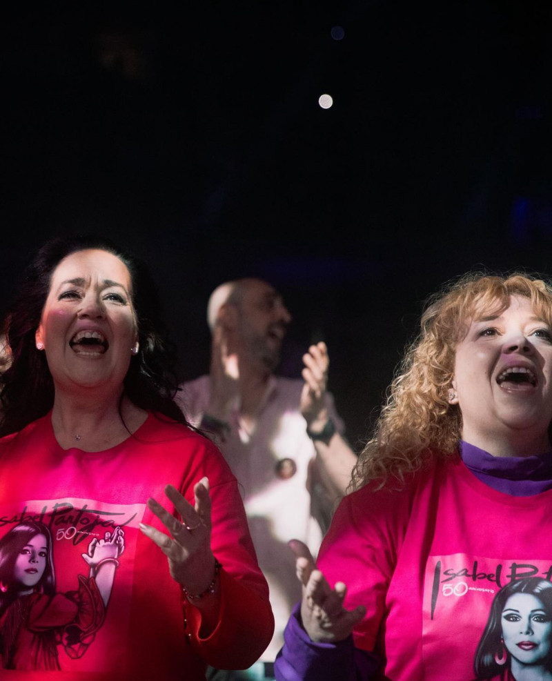 Fans de Isabel Pantoja en su concierto