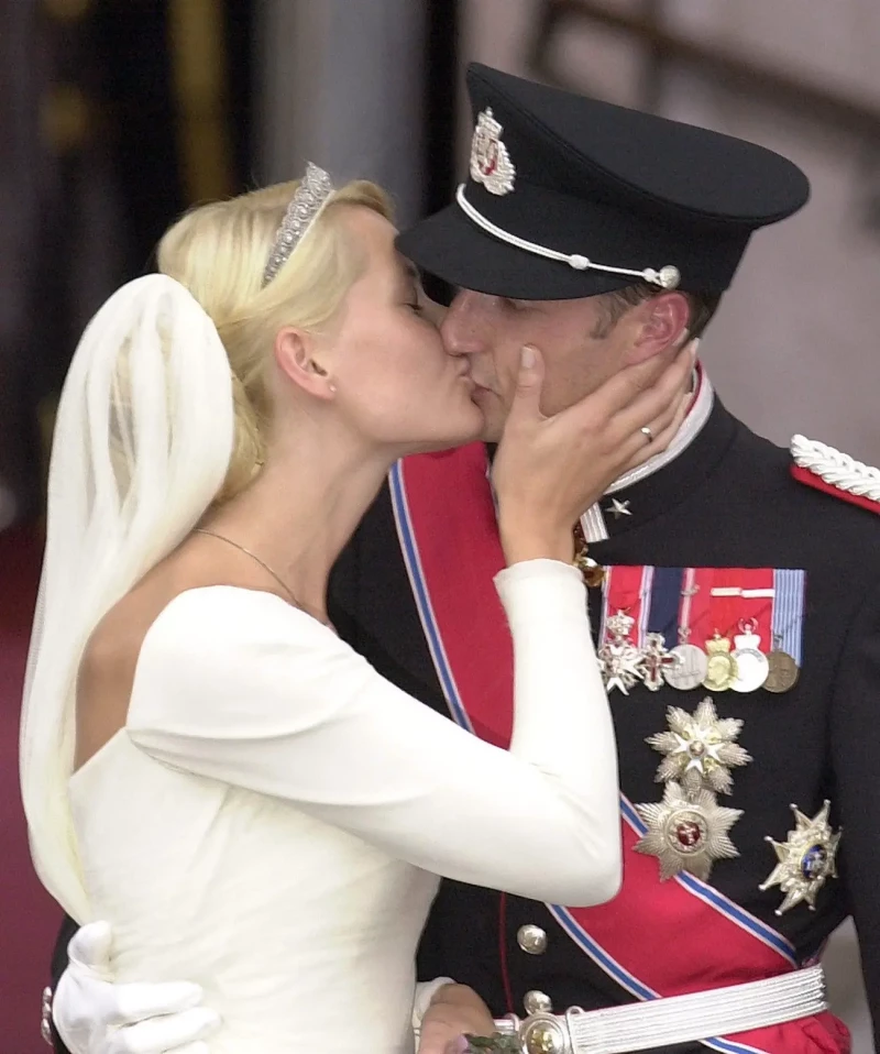 BODA DEL PRINCIPE DE NORUEGA HAAKON MAGNUS CON LA PRINCESA METTE-MARIT