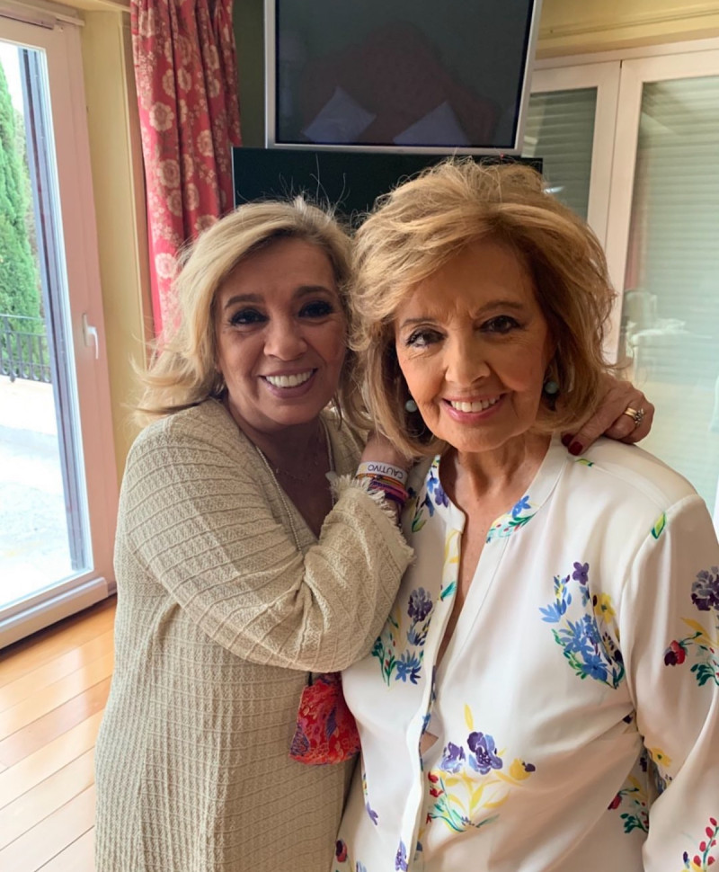 Maria Teresa y Carmen Borrego posando para redes sociales