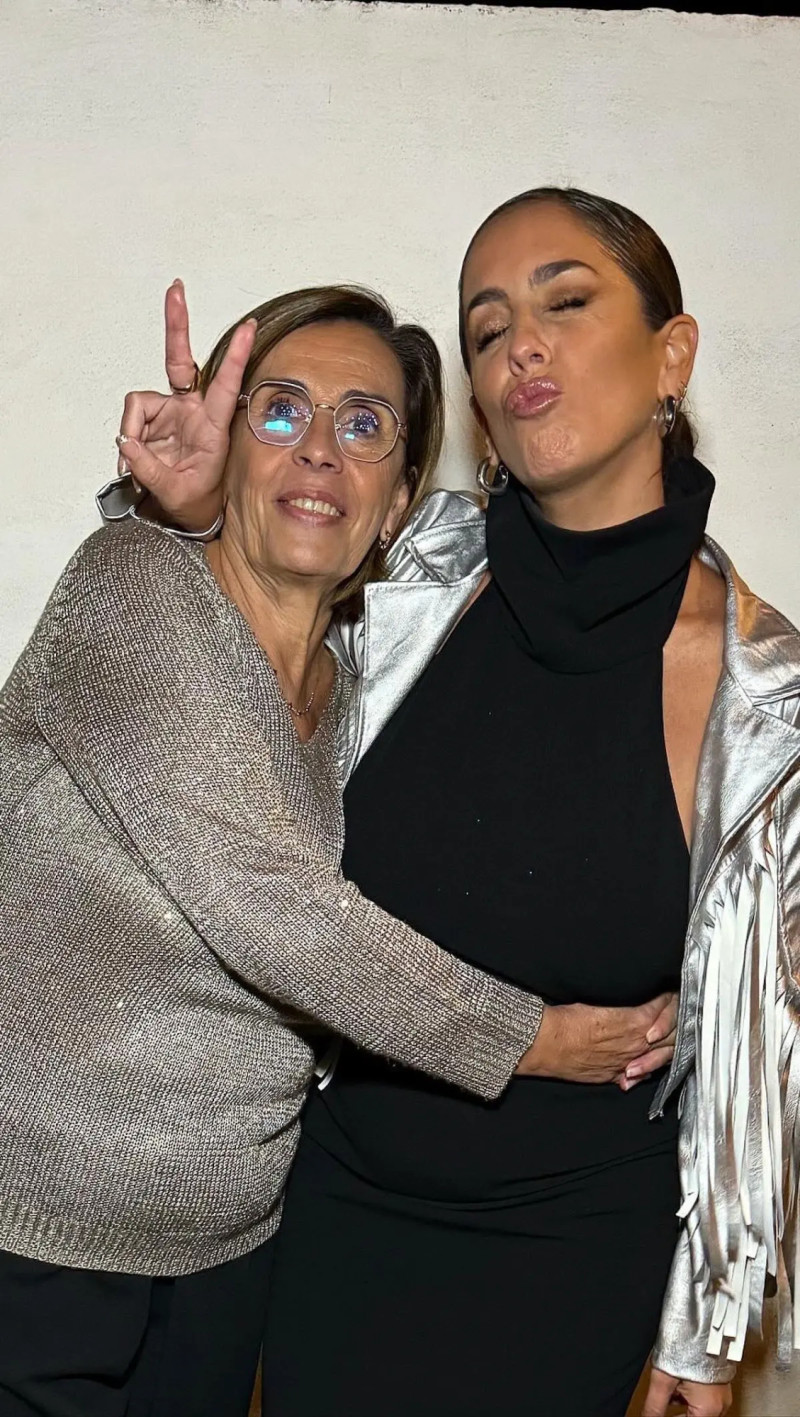 Anabel Pantoja con su madre