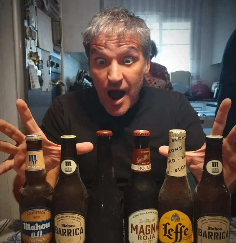 Gustavo Gonzalez con cervezas