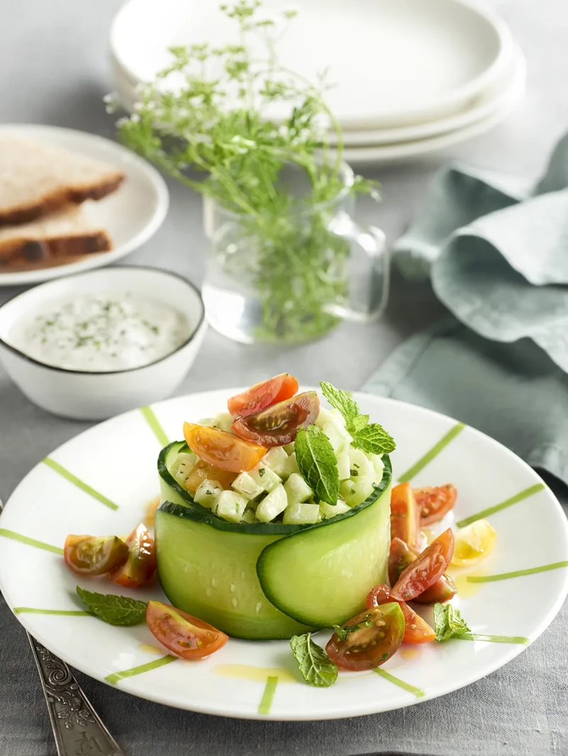 Tartar de pepino a la menta con salsa de yogur