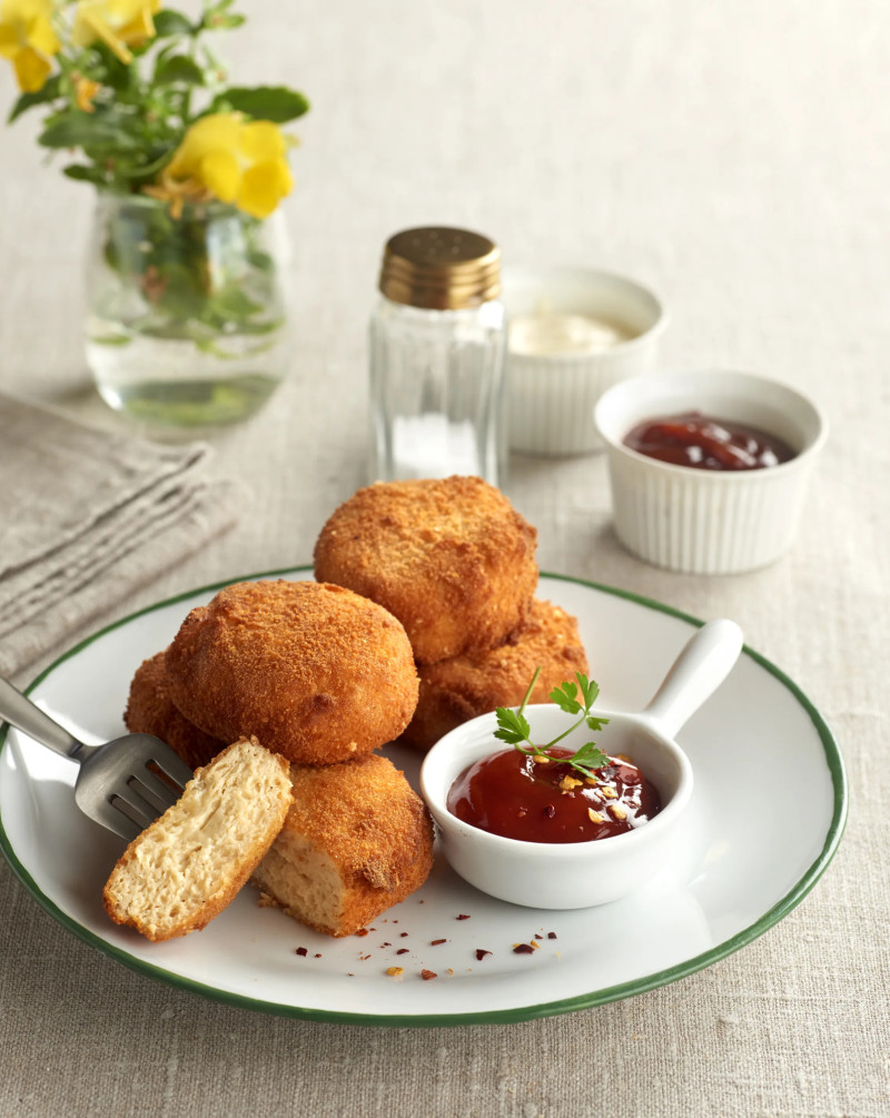 Nuggets de pollo con tres salsas
