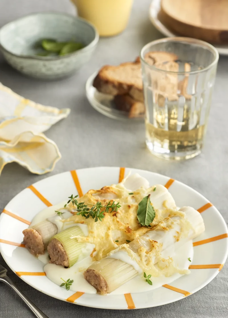 Canelones de puerro y carne con bechamel