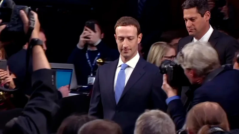 Mark Zuckerberg cuando fue a declarar en el Congreso