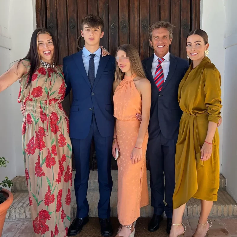 Manuel Díaz y Virginia Troconis con sus tres hijos Alba, Manuel y Triana.