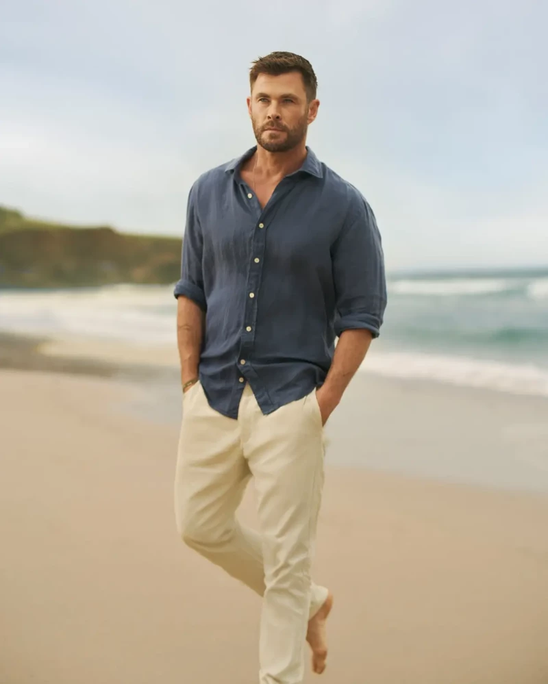Chris Hemsworth posando para la marca de ropa Emidio Tucci