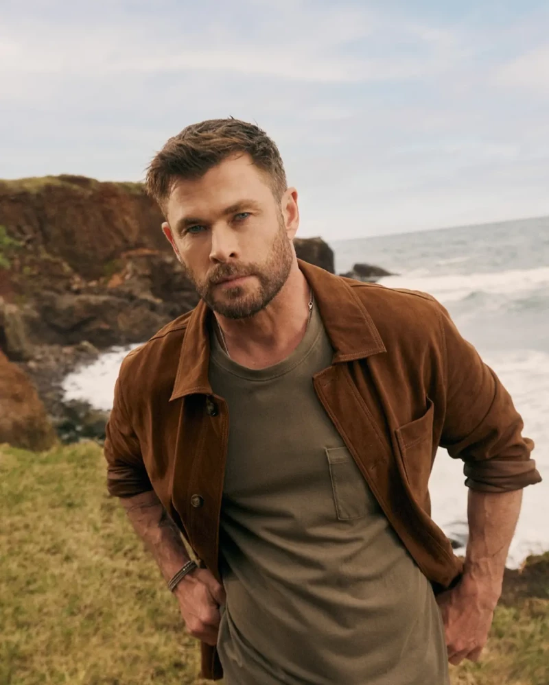 Chris Hemsworth posando para la marca de ropa Emidio Tucci