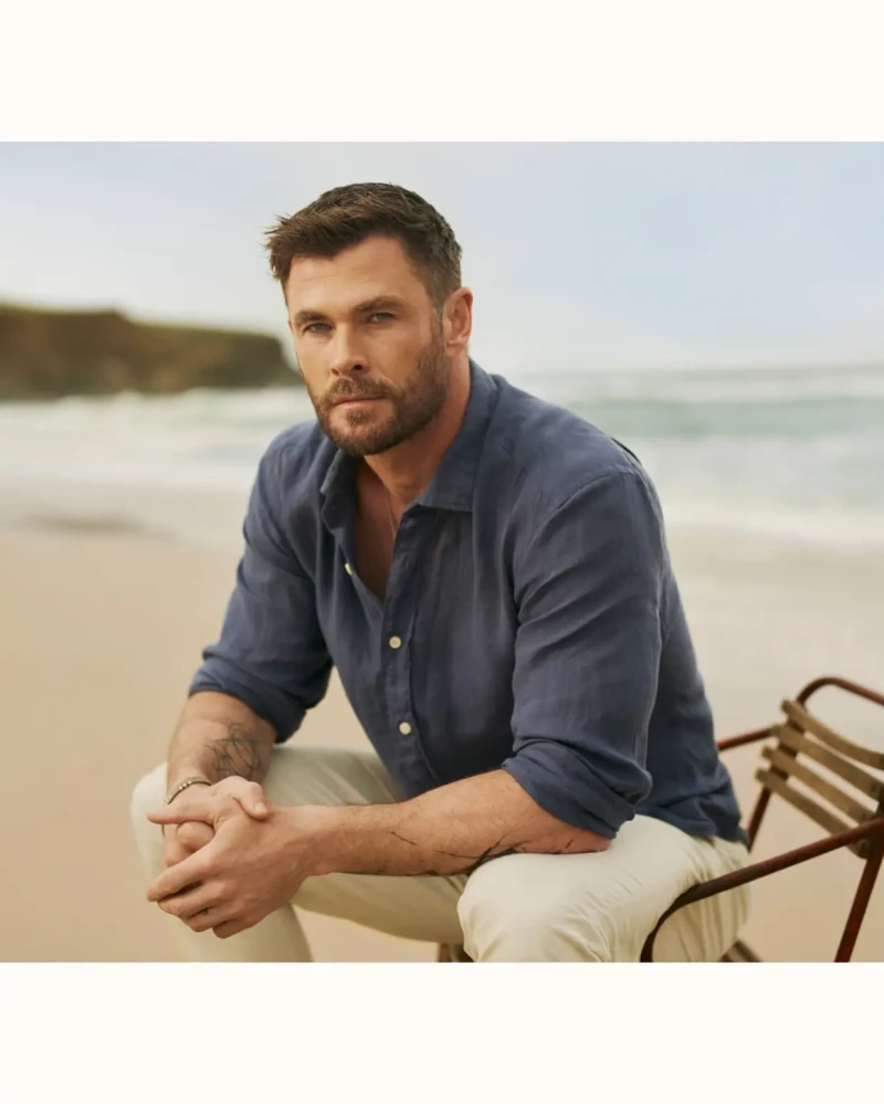Chris Hemsworth posando para la marca de ropa Emidio Tucci