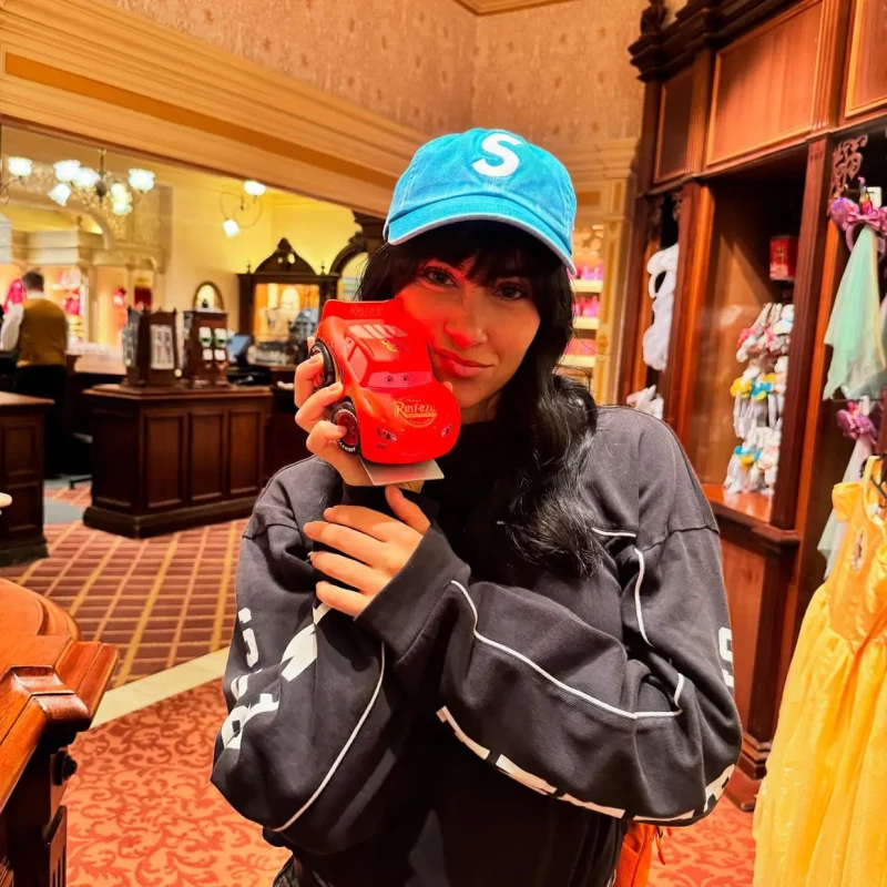 Aitana en Disneyland Paris