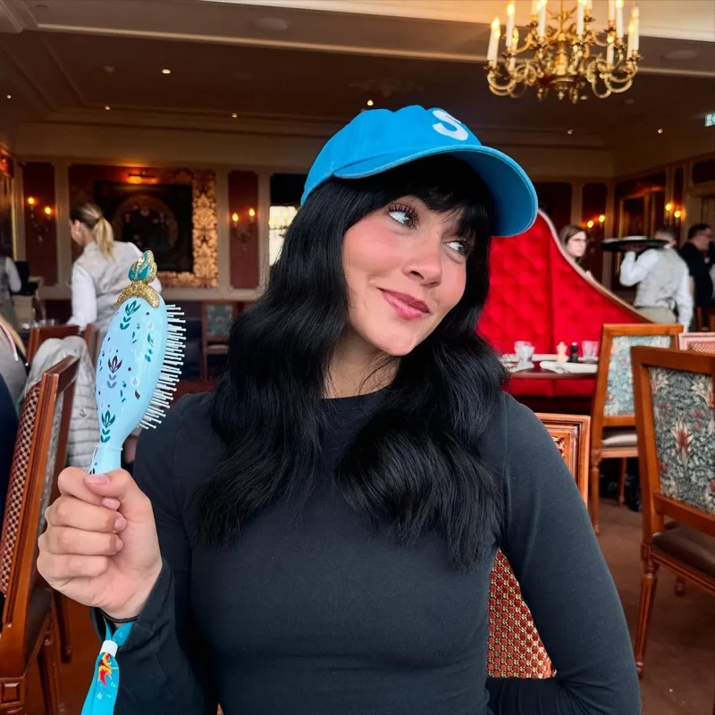 Aitana en Disneyland Paris