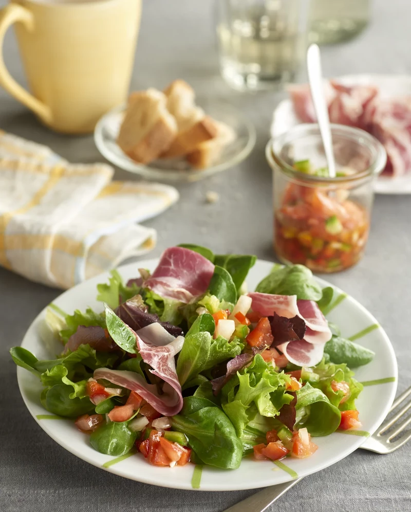 Ensalada de canónigos con jamón