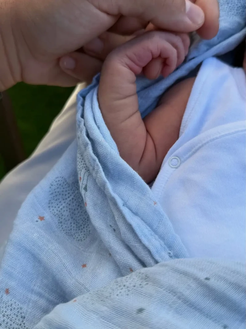 mano cairo isa y asraf