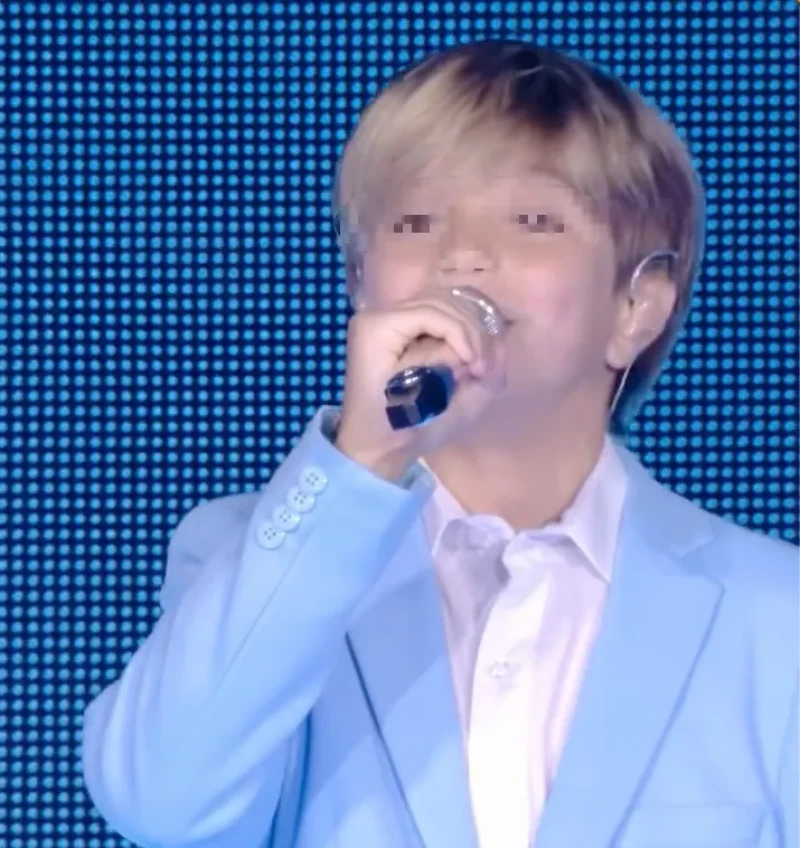 Shakira sube a sus hijos al escenario