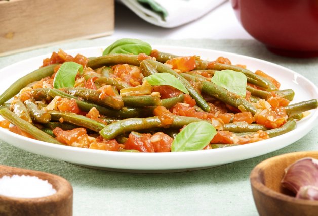 Judías verdes con salsa de tomate a la albahaca