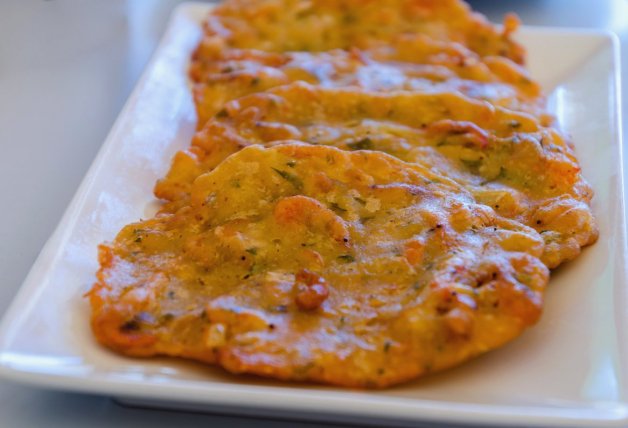 Prueba este aperitivo riquísimo de pescado, las tortitas de camarones.