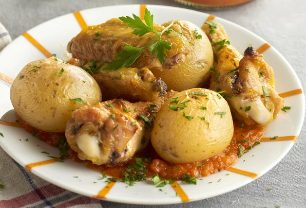 chicken-wings-with-potato-bravas
