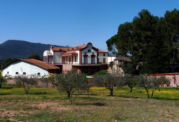 La residencia está rodeada de naturaleza.