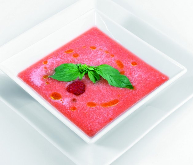 Gazpacho de frambuesa, melocotón y tomate