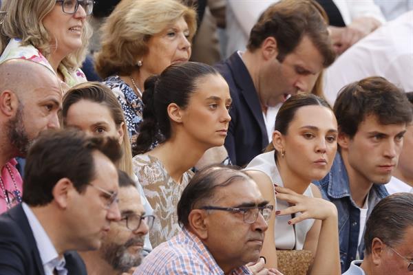 Victoria, muy atenta al evento, acaparó todas las miradas.