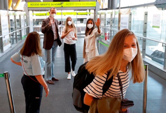 Cuando Leonor se marchó a Gales, Sofía se quedó en Madrid con sus padres.