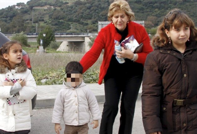 Carmen Bazán junto a sus nietos Julia, Jesús y Andrea: los tres hijos de Jesulín.